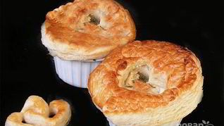 Жюльен с крышечками из слоеного теста