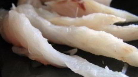 жюльен с крышечками из слоеного теста