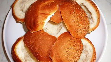 жюльен с курицей и грибами в булочках