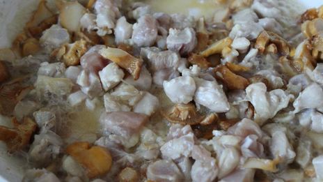 жюльен с курицей и лисичками