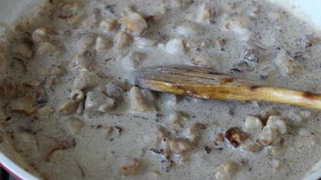 жюльен с курицей и лисичками